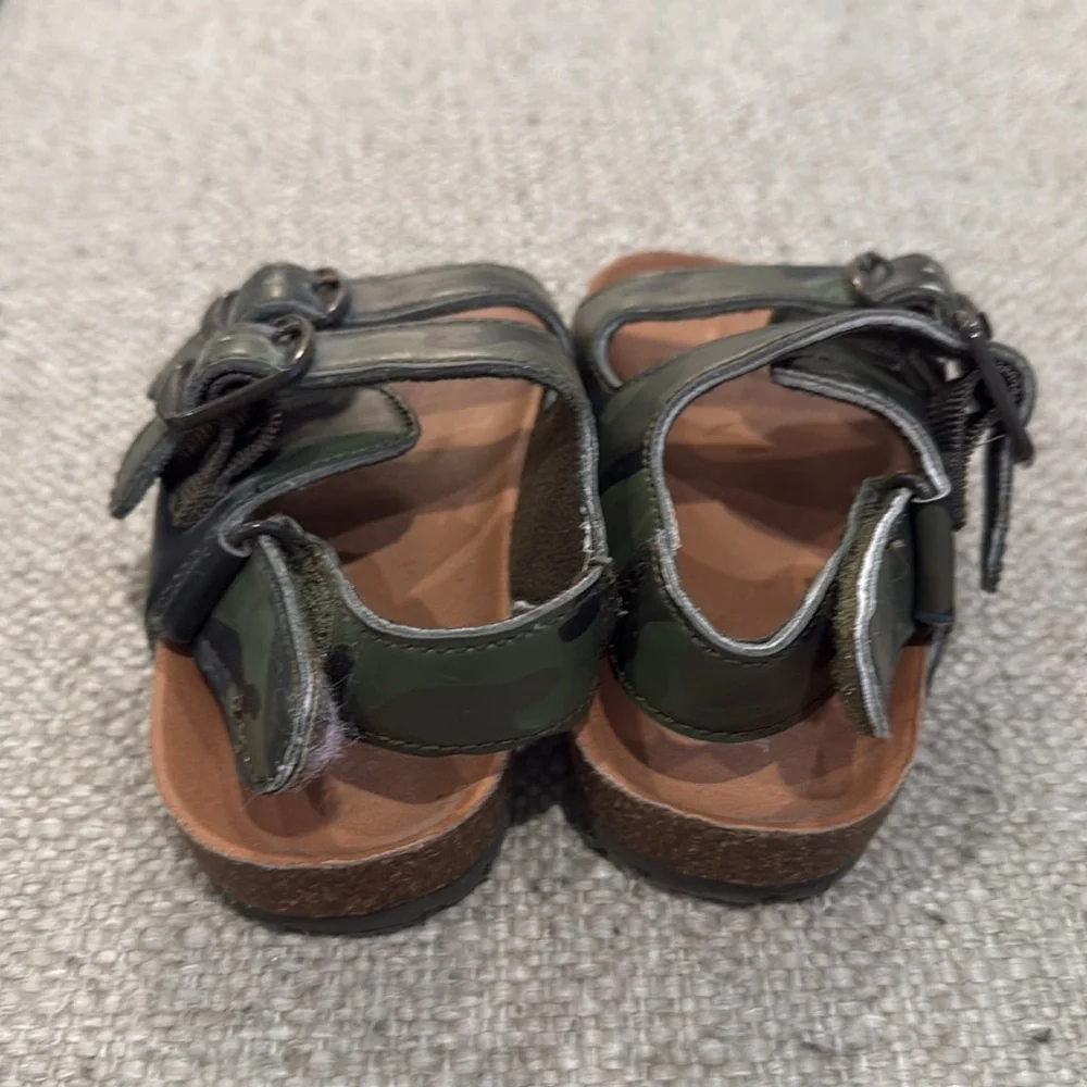 babyGap Baby Boy Green Camo Two Strap Velcro Walking Sandals Size 5 6
